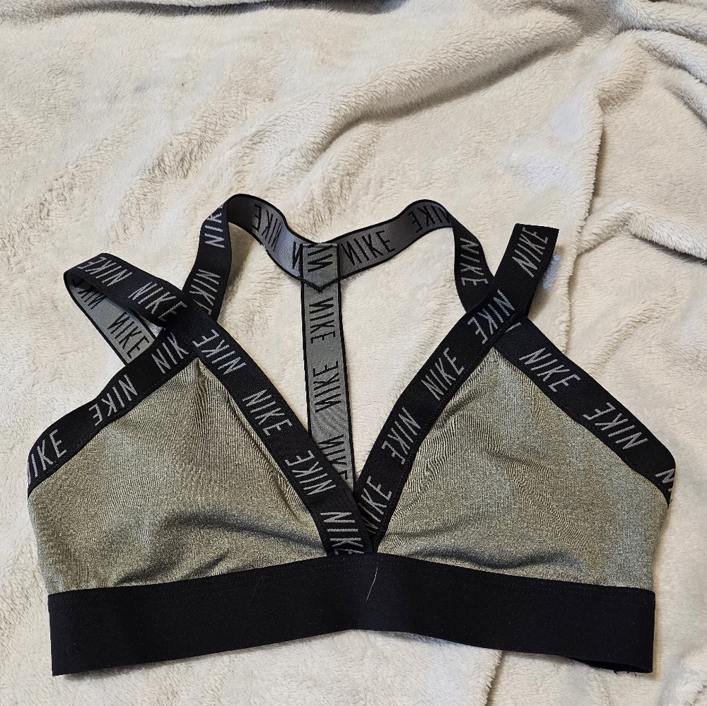 NIKE INDY LOGO WOMEN'S scrappy sports bra